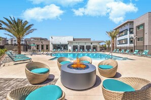 Pool - Landing | Chic 2BD, Pool, Rooftop Lounge (Henderson)