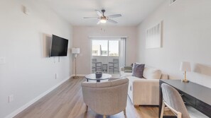 Smart TV - Landing | Amazing 2BD, Pool, Rooftop Lounge (Henderson)