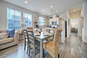 House (6 Bedrooms) | Interior - 2 Homes in Old Town by Avantstay Sleeps 19, Pool, Newly Built Walk to Eats, Music, & More (Port Aransas)