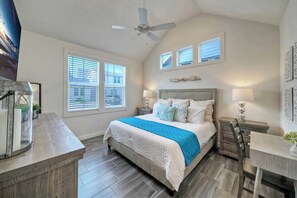 House (6 Bedrooms) | Interior - 2 Homes in Old Town by Avantstay Sleeps 19, Pool, Newly Built Walk to Eats, Music, & More (Port Aransas)