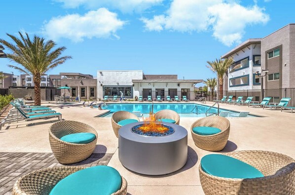 Pool - Landing | Stylish 2BD, Pool, Rooftop Lounge (Henderson)