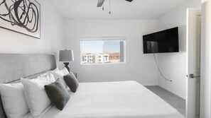 2 bedrooms, desk, iron/ironing board, WiFi