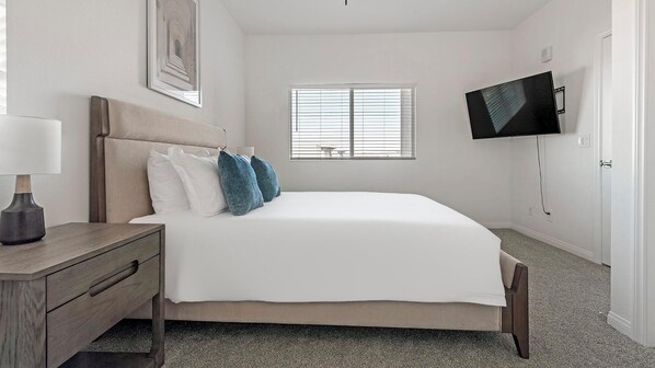 2 bedrooms, desk, iron/ironing board, WiFi