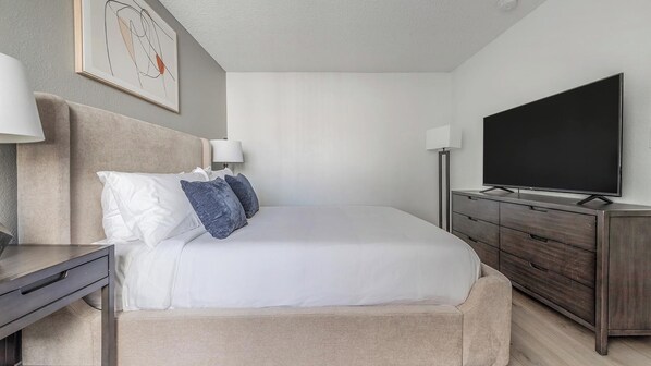 2 bedrooms, desk, iron/ironing board, WiFi