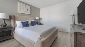 2 habitaciones, escritorio, tabla de planchar con plancha y wifi 