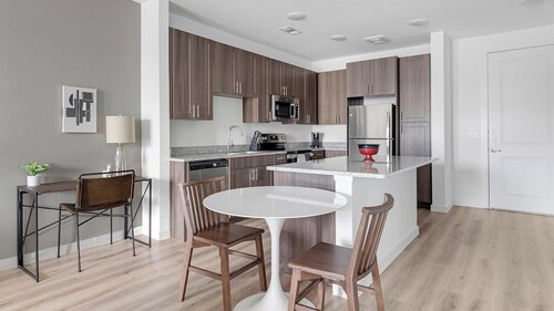 Landing | Stunning 1BD, Gym, Clubhouse