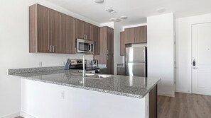 Fridge, dining tables - Landing at The Draper - 1 Bedroom in Garland (Garland)