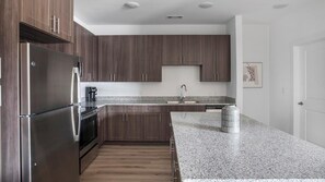 Kühlschrank, Esstisch