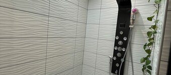 Superb 21 person house with spa, swimming pool, billiards, darts and table tennis.