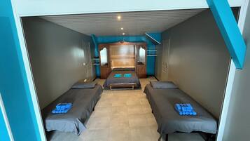 6 habitaciones, tabla de planchar con plancha y cuna de viaje