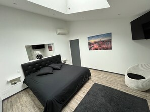6 bedrooms, iron/ironing board, travel cot, free WiFi