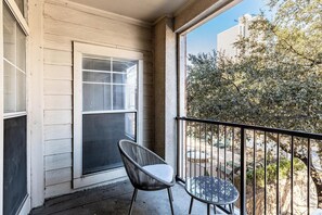 Terrace/patio - Landing | Amazing 1BD, Gym (Fort Worth)