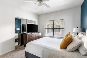 1 chambre, bureau, fer et planche à repasser, Wi-Fi
