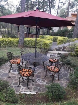 Outdoor dining - Stunning Luxury Cabin! (Mazamitla)