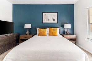 1 dormitorio, escritorio, tabla de planchar con plancha y wifi