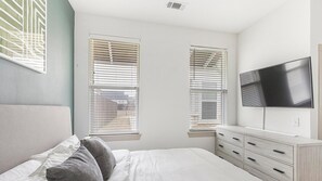 1 chambre, bureau, fer et planche à repasser, Wi-Fi