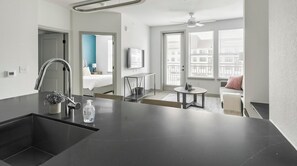 1 makuuhuone, työpöytä, silitysrauta/-lauta, Wi-Fi