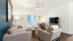 Smart TV - Landing | Amazing 1BD, Gym, Clubhouse (San Antonio)