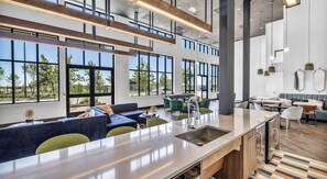 المنشأة من الداخل