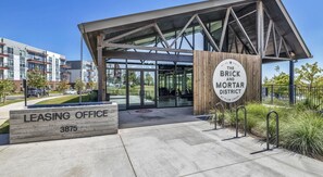 تفاصيل الفندق من الخارج