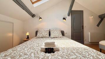 3 slaapkamers, een strijkplank/strijkijzer, wifi, beddengoed