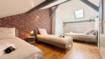 3 slaapkamers, een strijkplank/strijkijzer, wifi, beddengoed
