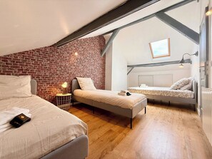 3 bedrooms, iron/ironing board, WiFi, bed sheets