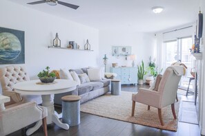 Smart TV, fireplace - Lakefront Haven | Mtn View Condo Steps from Beach (Harrison Hot Springs)