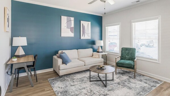 Smart TV - Landing | Stylish 1BD, Gym, Clubhouse (Huntsville)