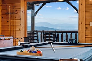 Games room - OMG VIEWS! Gameroom~Hotub~Outdoor Pool~ Suana (Sevierville)