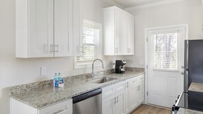Refrigerador y comedor 