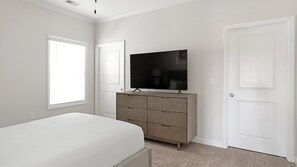 2 bedrooms, desk, iron/ironing board, WiFi