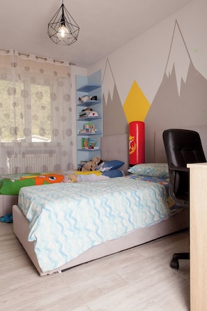Iron/ironing board, Internet, bed sheets