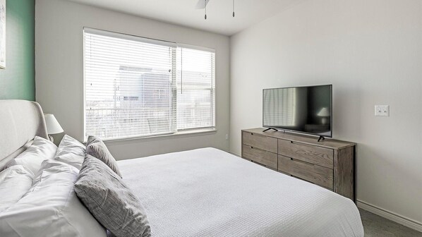 2 bedrooms, desk, iron/ironing board, WiFi