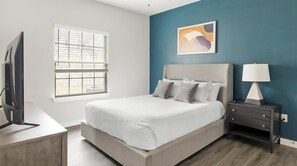1 habitación, escritorio, tabla de planchar con plancha y wifi 