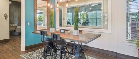 تناول الطعام