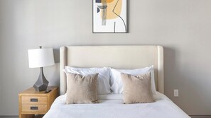 2 bedrooms, desk, iron/ironing board, WiFi - Landing at Bottle House on Main - 2 Bedrooms in... (Fort Worth)