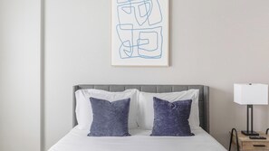 2 bedrooms, desk, iron/ironing board, WiFi - Landing | Stylish 2BD, Clubhouse, Rooftop Lounge (Fort Worth)