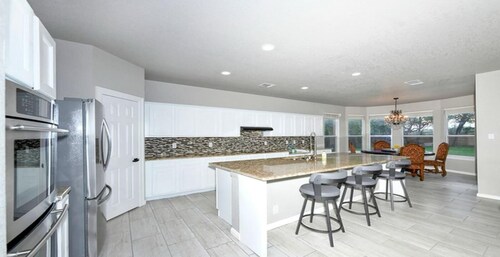 Amazing 6-bedroom house with AC in San Antonio