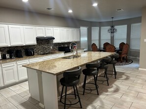 Micro-ondes, four, plaque de cuisson, lave-vaisselle