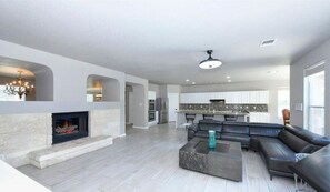 Télévision, cheminée