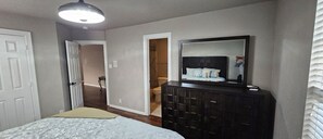 6 habitaciones, tabla de planchar con plancha, wifi y ropa de cama 