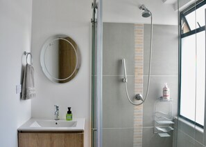 Haartrockner, Seife, Toilettenpapier