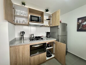 Micro-ondes, four, plaque de cuisson, lave-vaisselle