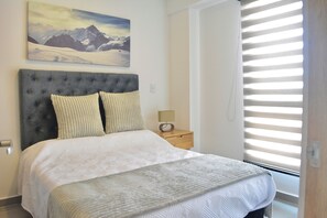 3 chambres, fer et planche à repasser, Wi-Fi, draps fournis