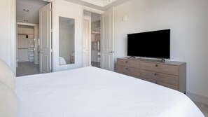 1 bedroom, desk, iron/ironing board, WiFi