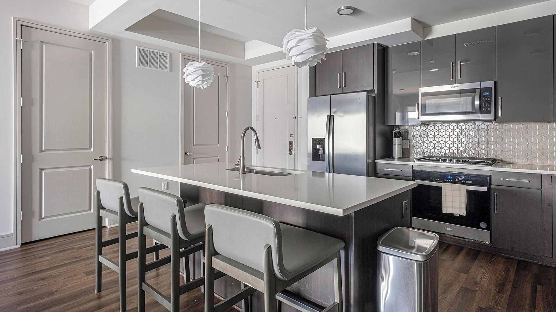 Refrigerador y comedor 