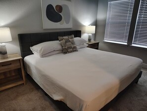 2 Schlafzimmer, Schreibtisch, Bügeleisen/Bügelbrett, WLAN