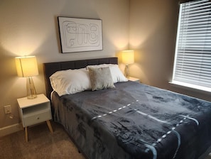 2 habitaciones, escritorio, tabla de planchar con plancha y wifi 