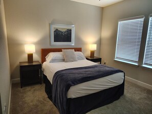 2 bedrooms, desk, iron/ironing board, WiFi